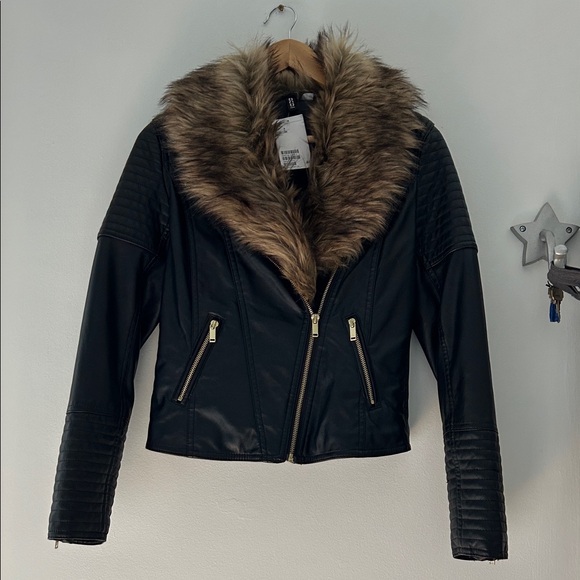 Vegan Black Moto Jacket w removable Faux Fur Collar - Picture 4 of 14